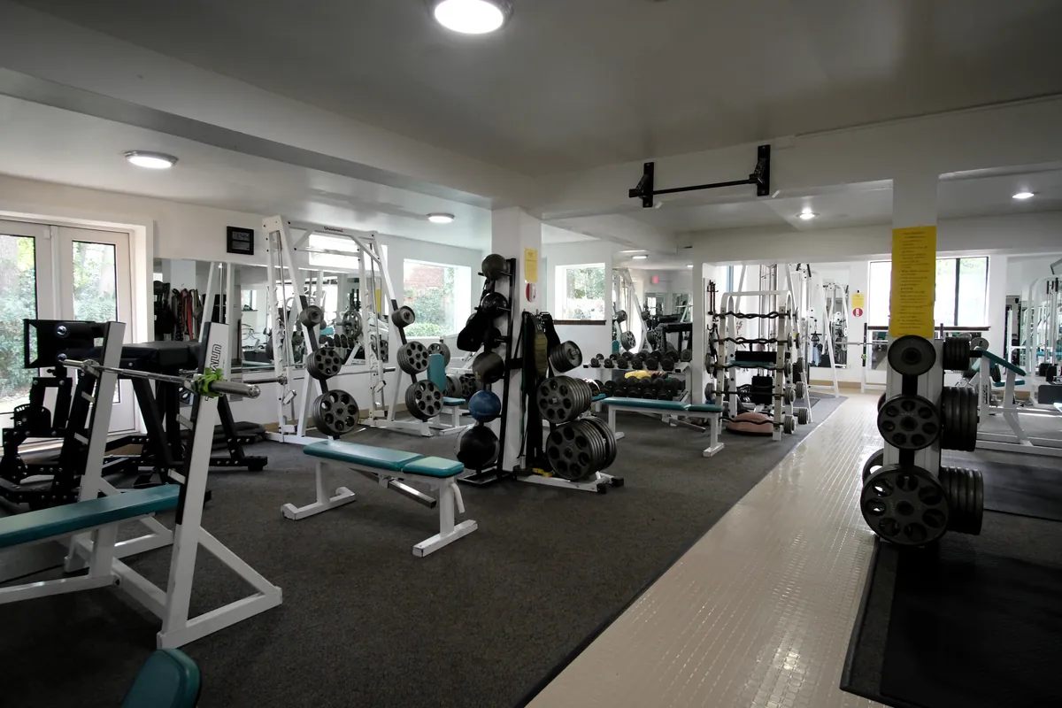 Weight plates and benches on the strength floor