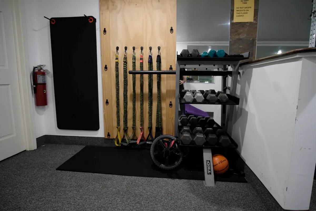Mats, bands, small weights and medicine balls