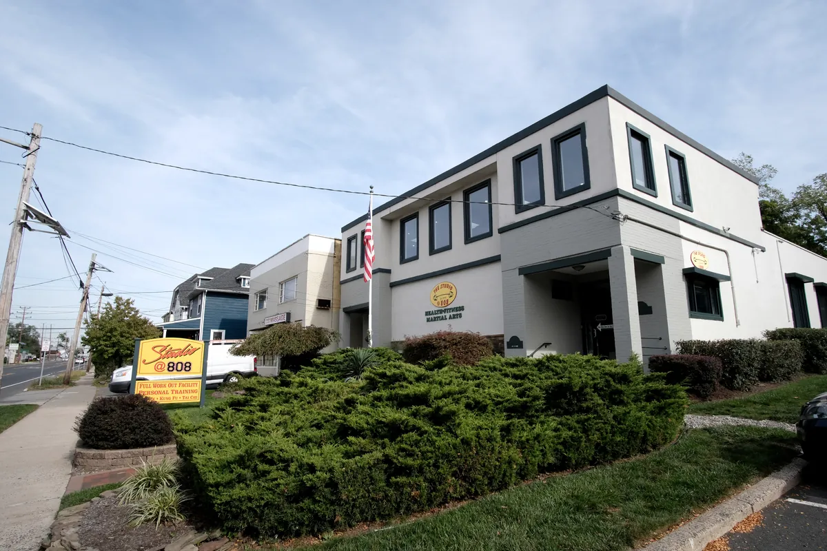The Studio @ 808 building at the entrance to Highland Park's business district